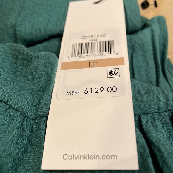 CALVIN KLEIN tiered
Crinkle Gauze Ruffle Dress - Picture 6 of 12